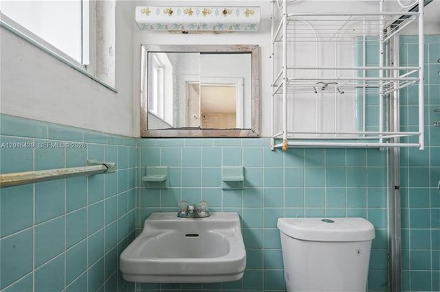 2300 N 57th Terrace, Hollywood, FL 33021