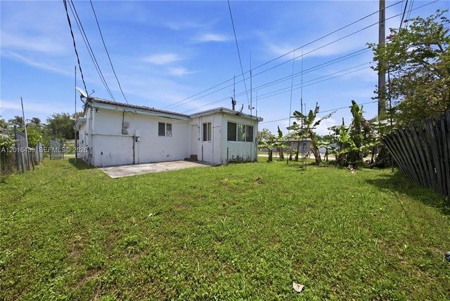 2300 N 57th Terrace, Hollywood, FL 33021