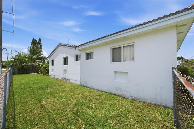 2300 N 57th Terrace, Hollywood, FL 33021
