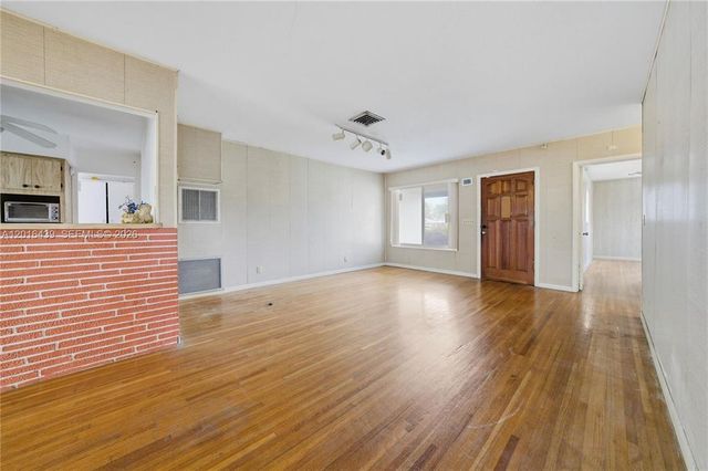 2300 N 57th Terrace, Hollywood, FL 33021
