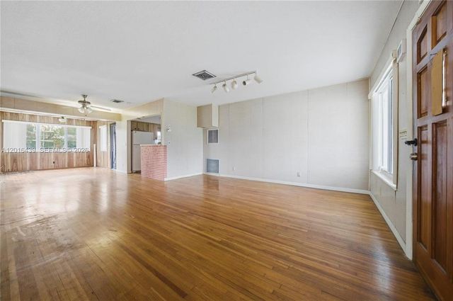 2300 N 57th Terrace, Hollywood, FL 33021