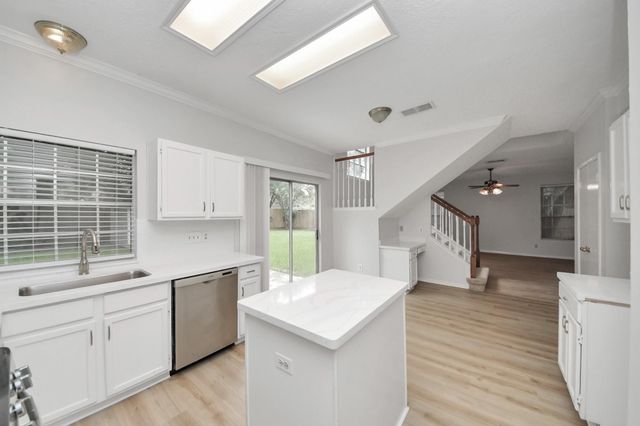 4907 Heritage Plains Drive, Friendswood, TX 77546