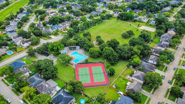 4907 Heritage Plains Drive, Friendswood, TX 77546