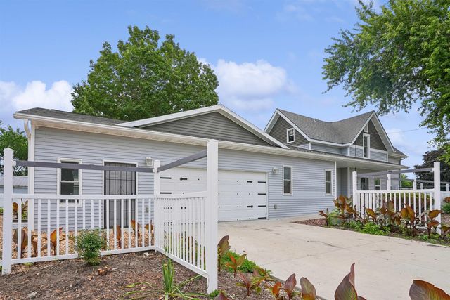 1714 12th Avenue, Eldora, IA 50627