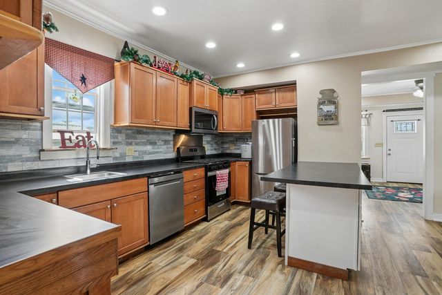 1714 12th Avenue, Eldora, IA 50627