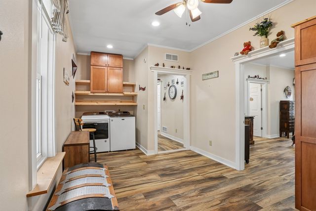 1714 12th Avenue, Eldora, IA 50627
