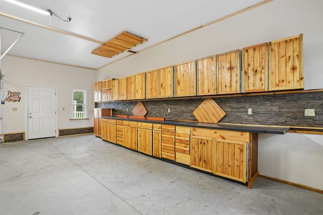 1714 12th Avenue, Eldora, IA 50627