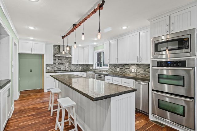 15 Smoking Oaks Rd, Conway, AR 72034