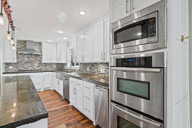 15 Smoking Oaks Rd, Conway, AR 72034