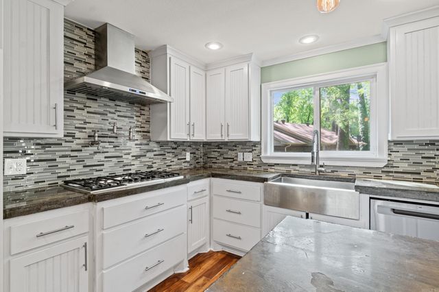 15 Smoking Oaks Rd, Conway, AR 72034