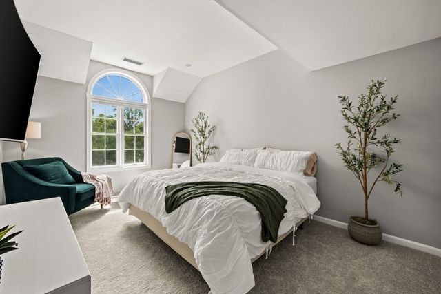 111 Carriage Ln 111, Taunton, MA 02780