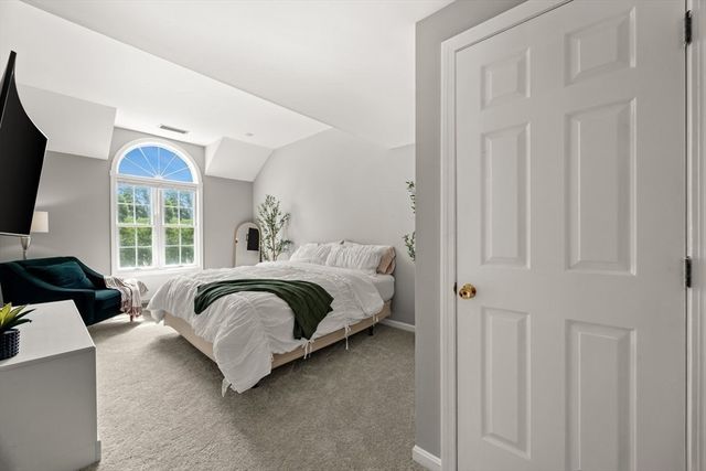 111 Carriage Ln 111, Taunton, MA 02780