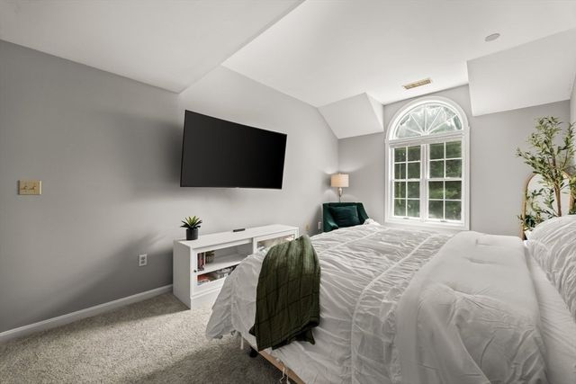 111 Carriage Ln 111, Taunton, MA 02780