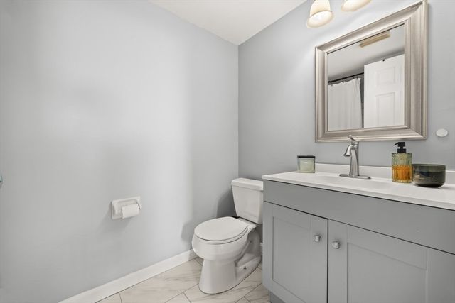 111 Carriage Ln 111, Taunton, MA 02780