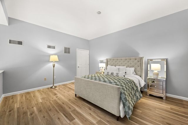111 Carriage Ln 111, Taunton, MA 02780