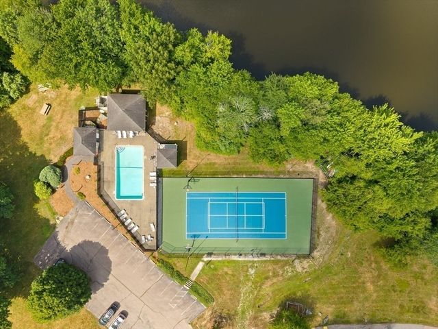 111 Carriage Ln 111, Taunton, MA 02780