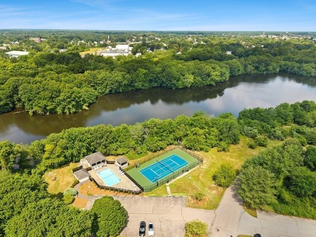 111 Carriage Ln 111, Taunton, MA 02780