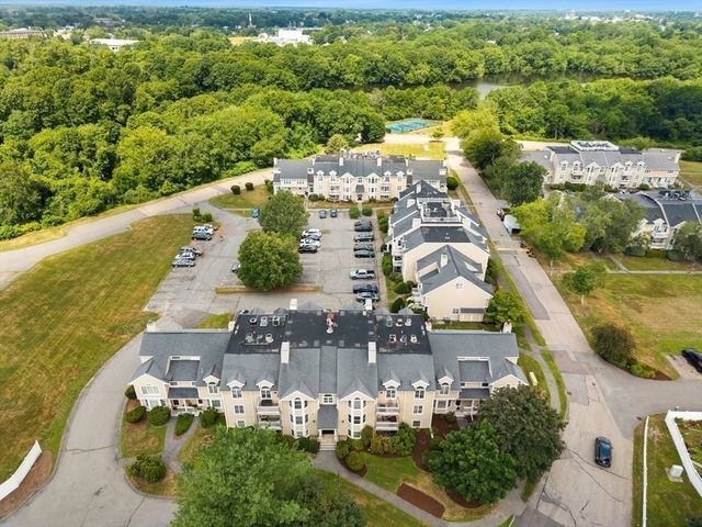 111 Carriage Ln 111, Taunton, MA 02780