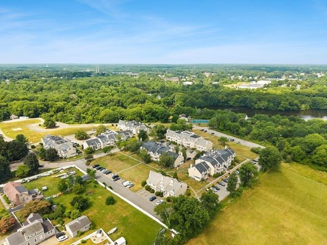 111 Carriage Ln 111, Taunton, MA 02780
