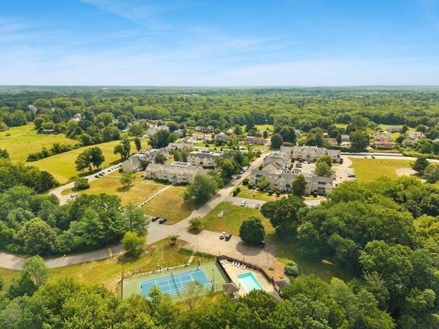 111 Carriage Ln 111, Taunton, MA 02780