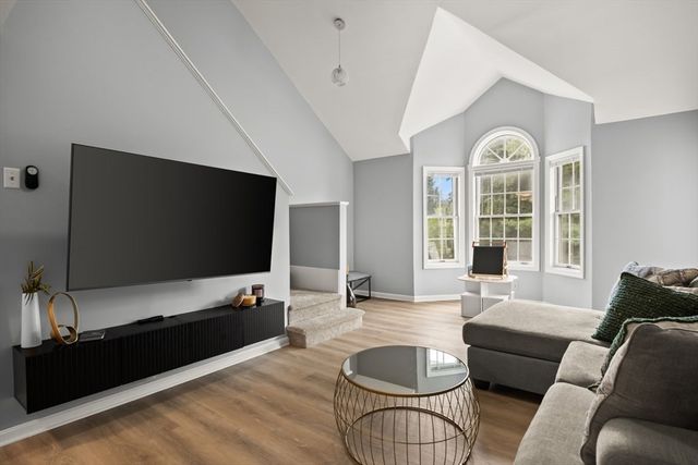 111 Carriage Ln 111, Taunton, MA 02780