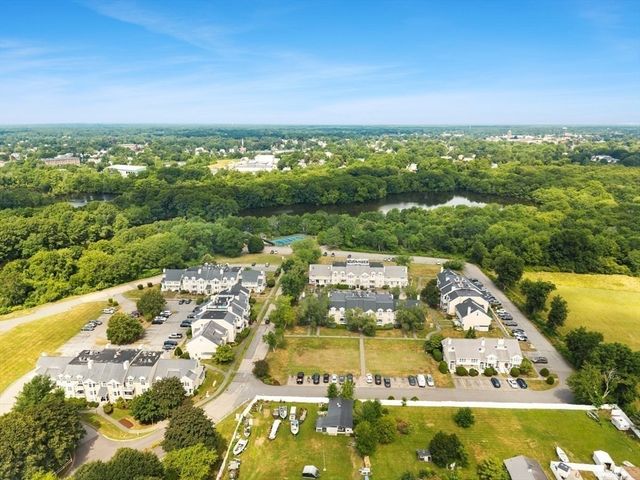 111 Carriage Ln 111, Taunton, MA 02780
