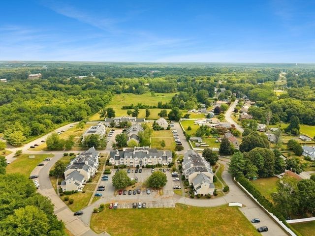 111 Carriage Ln 111, Taunton, MA 02780