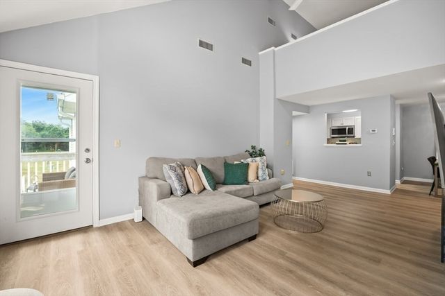 111 Carriage Ln 111, Taunton, MA 02780