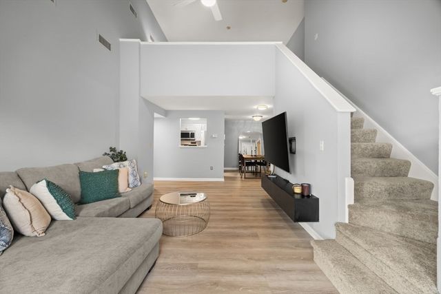 111 Carriage Ln 111, Taunton, MA 02780