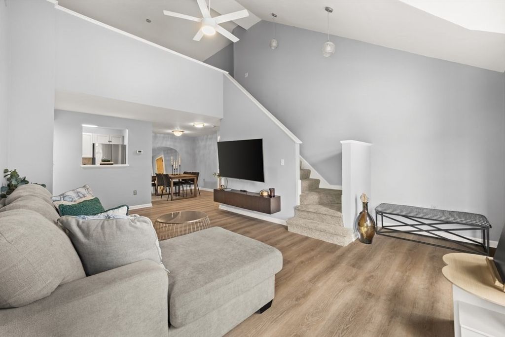 111 Carriage Ln 111, Taunton, MA 02780