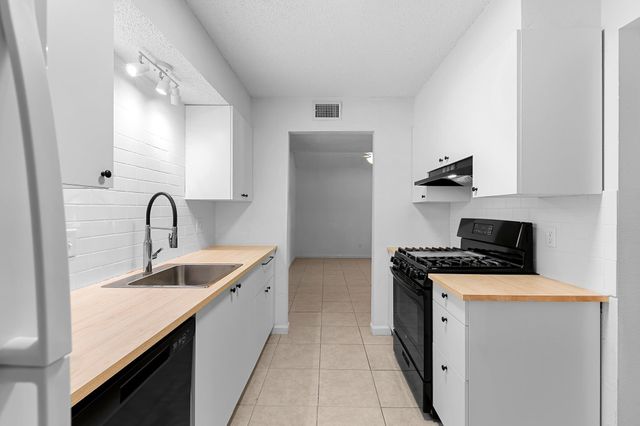 1311 Monte Vista DR, Lockhart, TX 78644