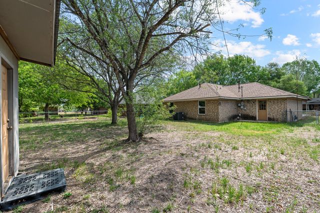 1311 Monte Vista DR, Lockhart, TX 78644