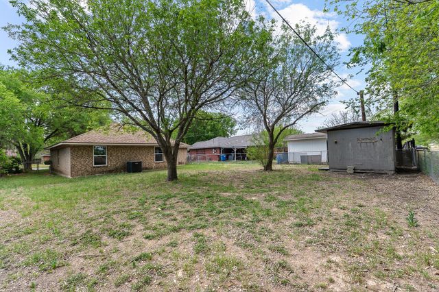 1311 Monte Vista DR, Lockhart, TX 78644