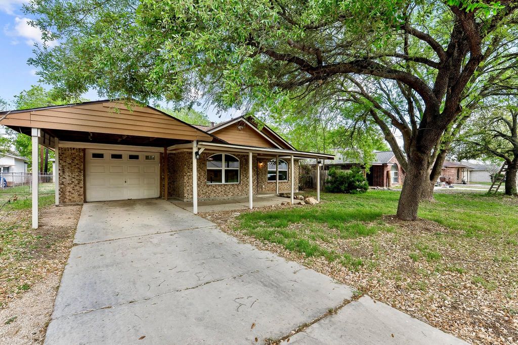 1311 Monte Vista DR, Lockhart, TX 78644