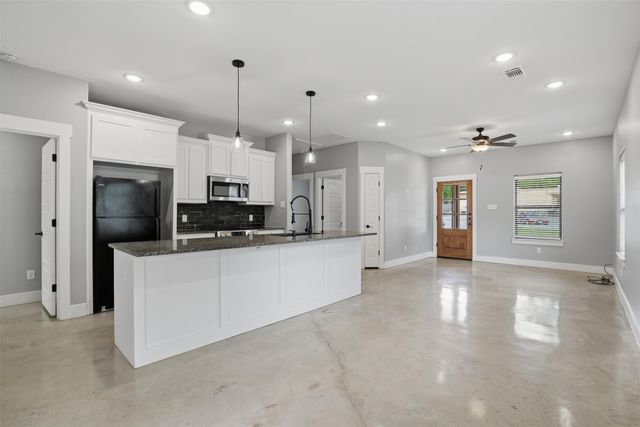 738 E Sears Street, Denison, TX 75021