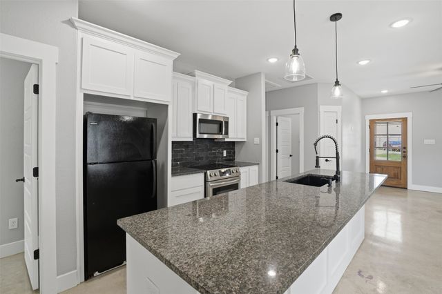 738 E Sears Street, Denison, TX 75021