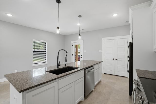 738 E Sears Street, Denison, TX 75021