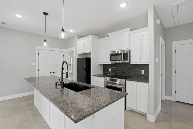 738 E Sears Street, Denison, TX 75021