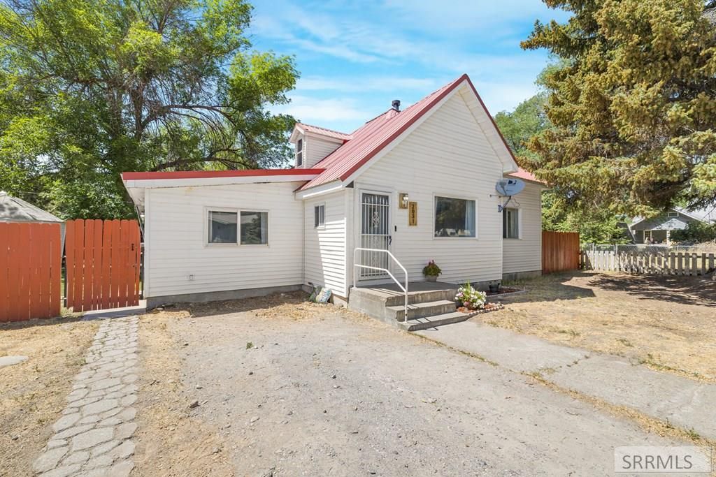 Image 2 of property listing at 2031 Lawrence Lane, Blackfoot, ID 83221