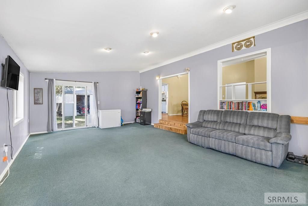 Image 8 of property listing at 2031 Lawrence Lane, Blackfoot, ID 83221