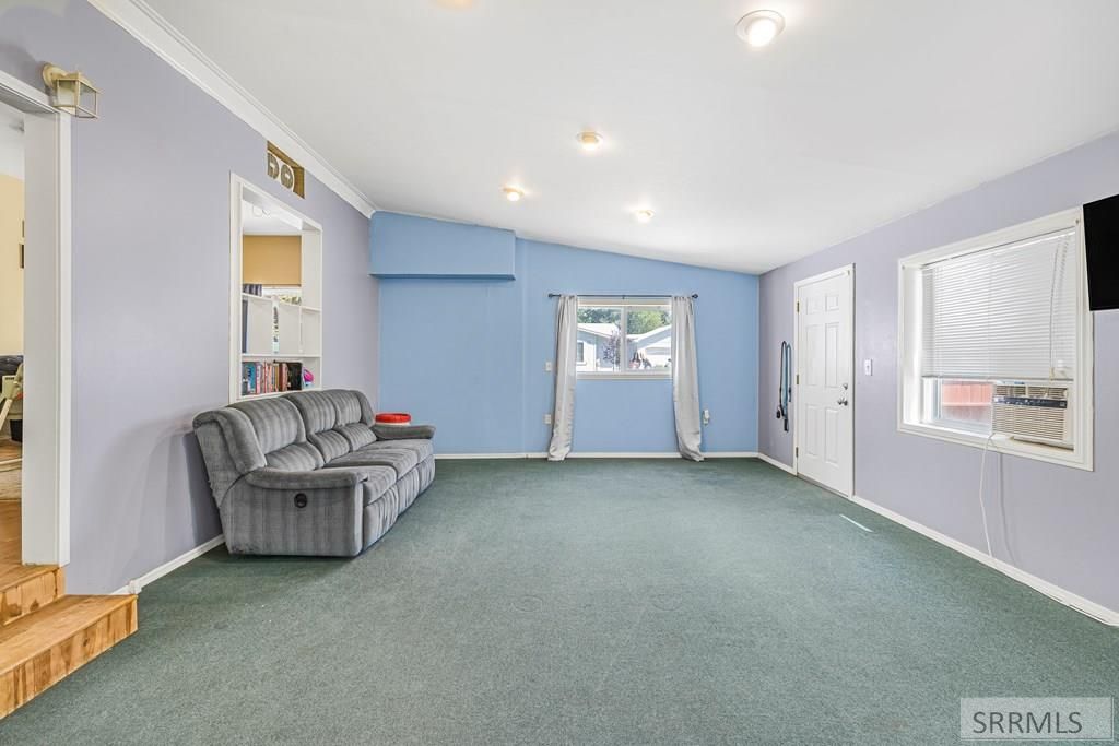 Image 9 of property listing at 2031 Lawrence Lane, Blackfoot, ID 83221