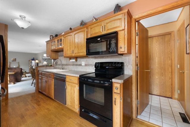 909 21st St NW, Minot, ND 58703