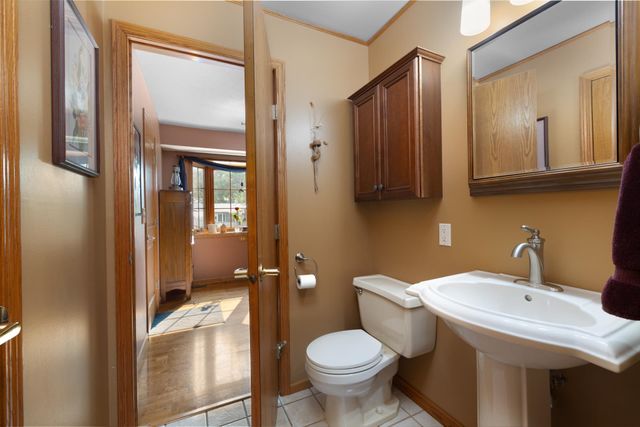 909 21st St NW, Minot, ND 58703