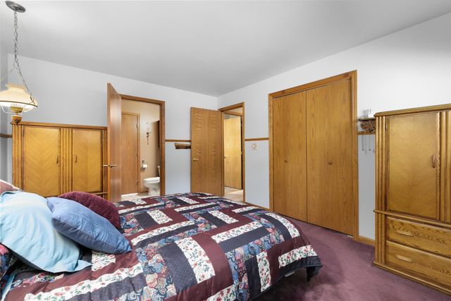 909 21st St NW, Minot, ND 58703