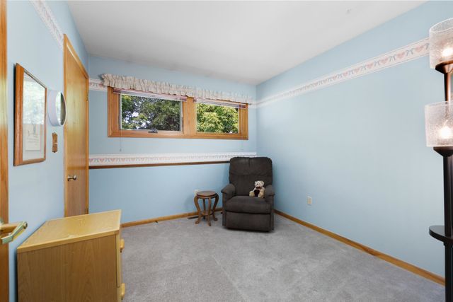 909 21st St NW, Minot, ND 58703
