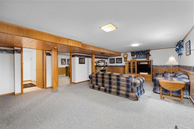 909 21st St NW, Minot, ND 58703