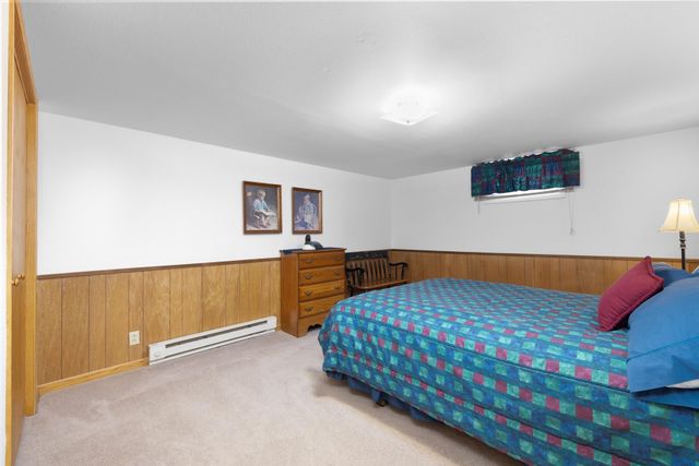 909 21st St NW, Minot, ND 58703