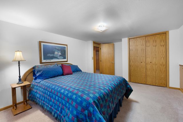 909 21st St NW, Minot, ND 58703
