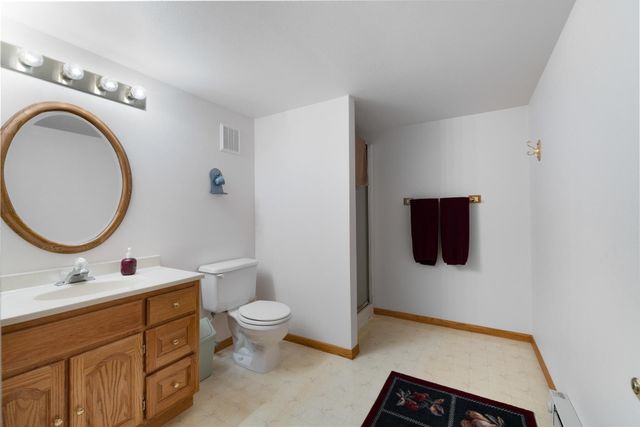 909 21st St NW, Minot, ND 58703