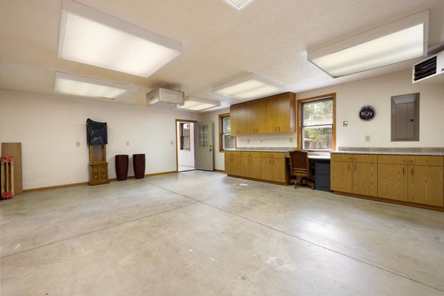 909 21st St NW, Minot, ND 58703